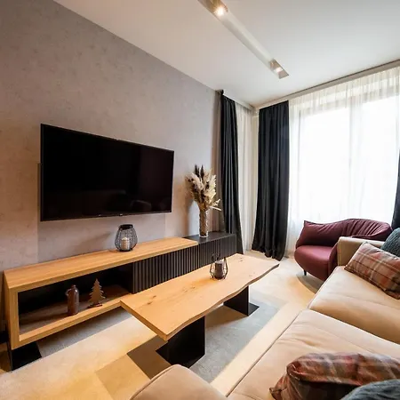 Woodside By Anaya Kopaonik