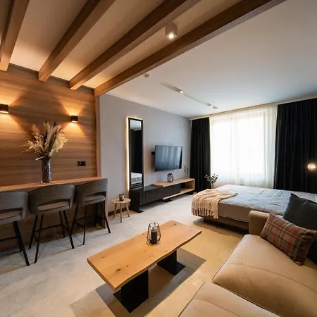 Woodside By Anaya Kopaonik